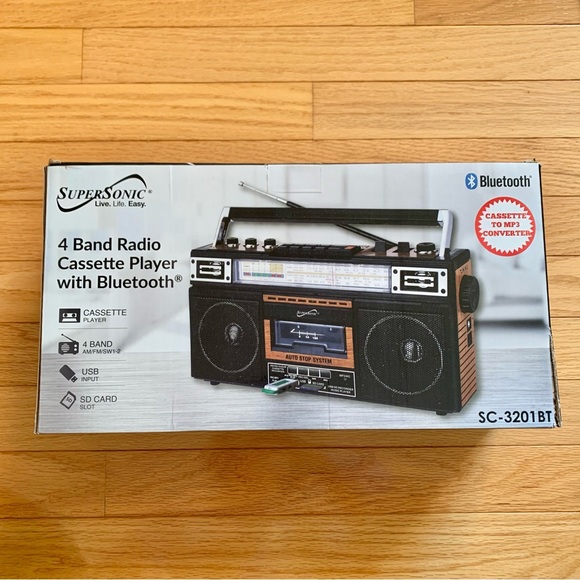 Supersonic Retro 4-Band Radio and Cassette Player with Bluetooth - Picture 1 of 2